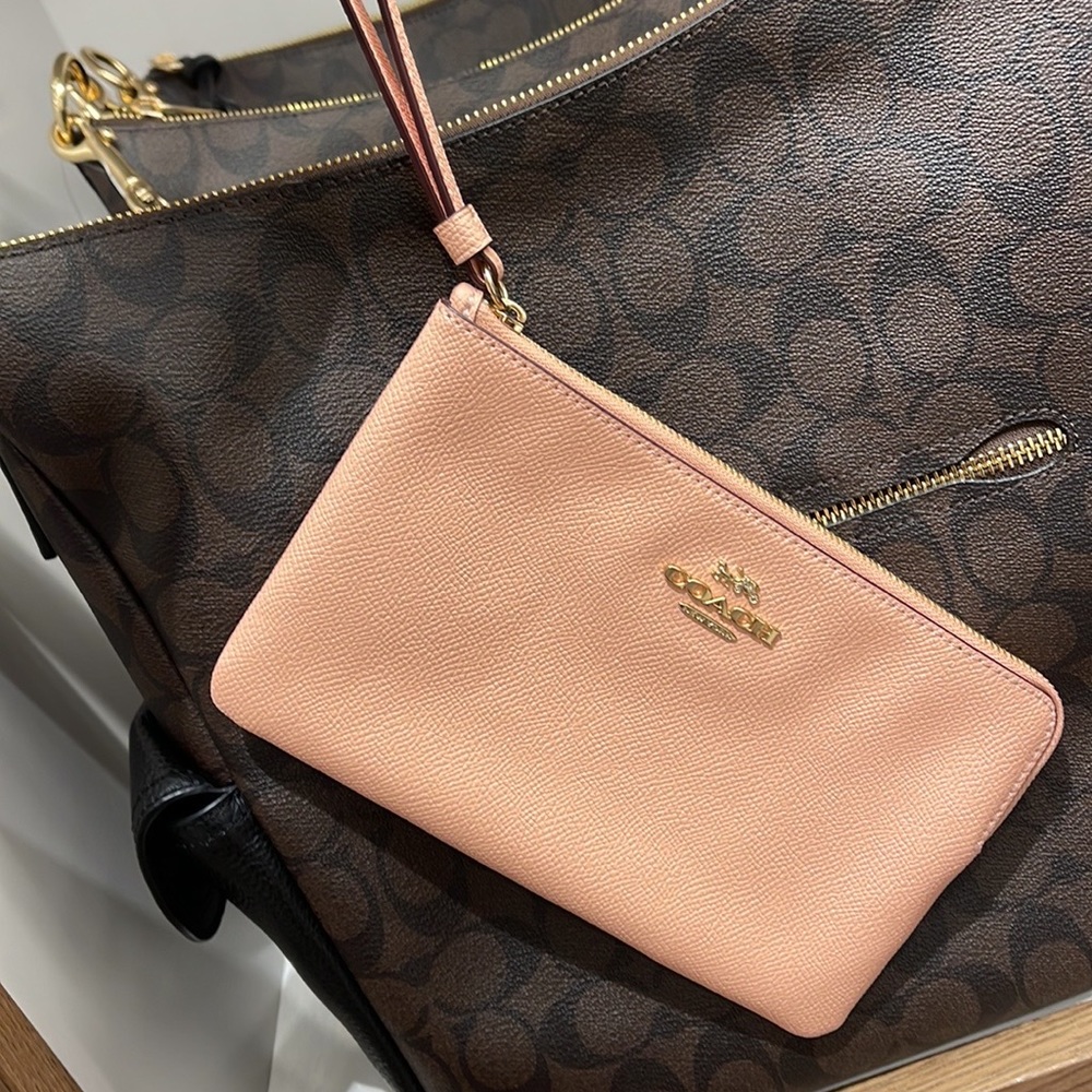 Coach Large Corner Zip Wristlet
IM/Faded Blush - Picture 6 of 16